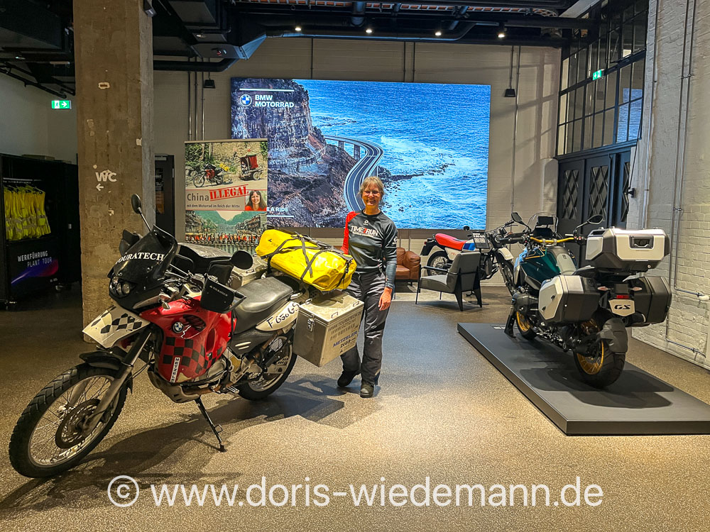 20251022-BMW-Motorrad-Welt-Berlin-IMG_0940 Doris Wiedemann with her BMW F650 GS Dakar with the Touratech TT39 conversion at BMW Motorrad Welt Berlin
