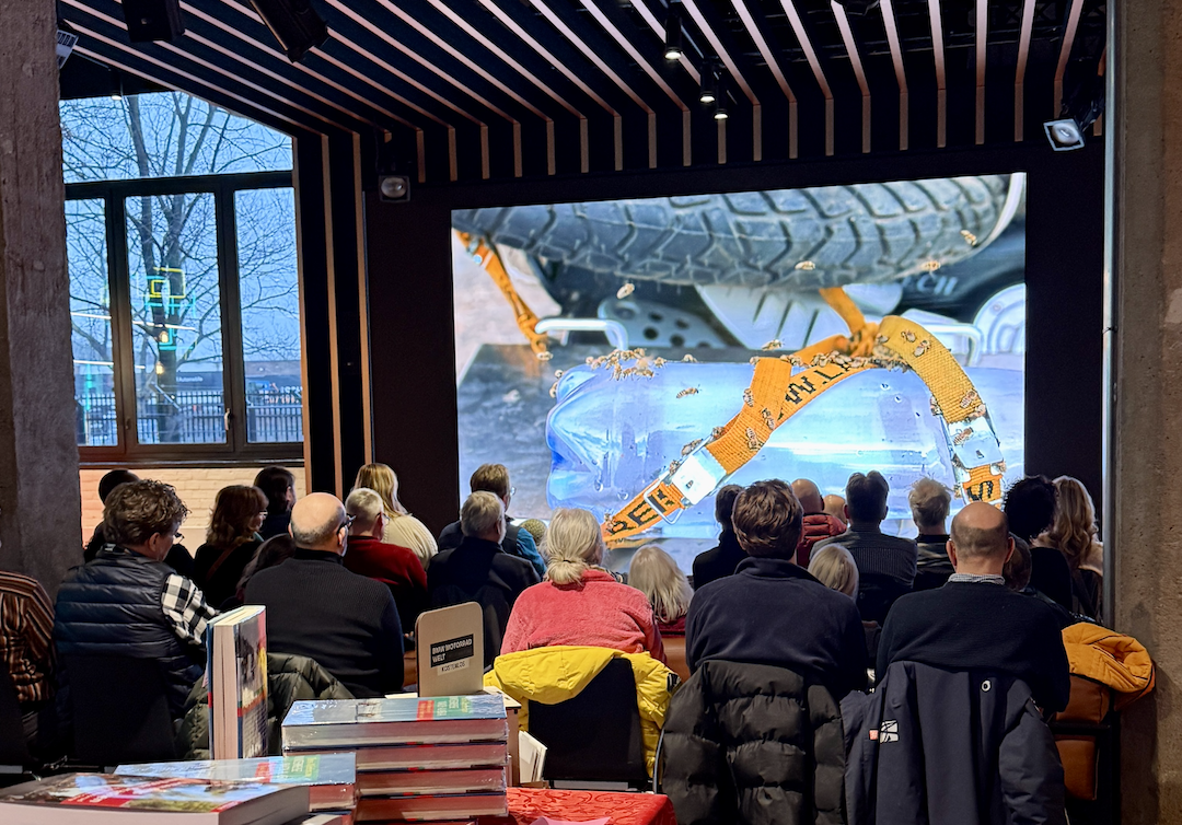 Auf Dschingis Khans Spuren - Vortrag von Doris Wiedemann in der BMW Motorrad Welt in Berlin