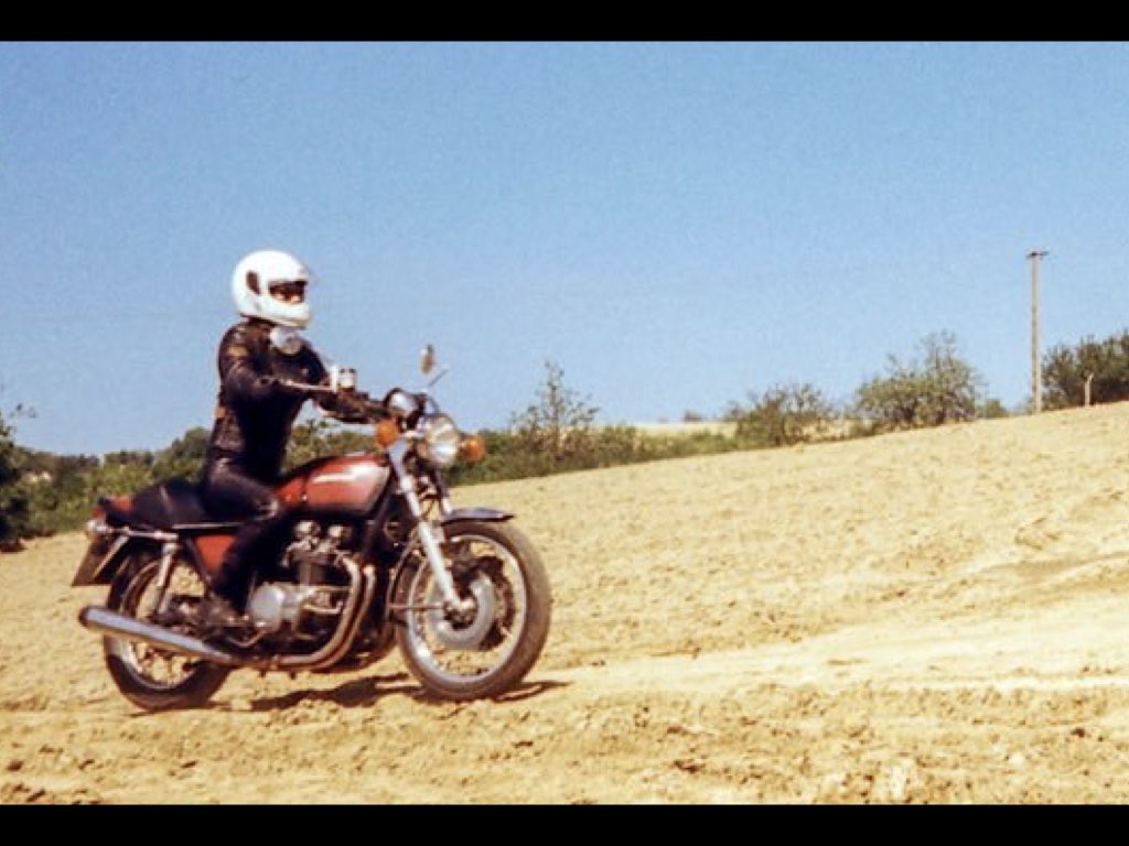 Doris Wiedemann fährt auf einer Kawasaki Z650B